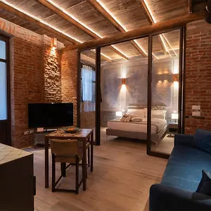 https://blue-moon-emme-loft.it-lombardy.com
