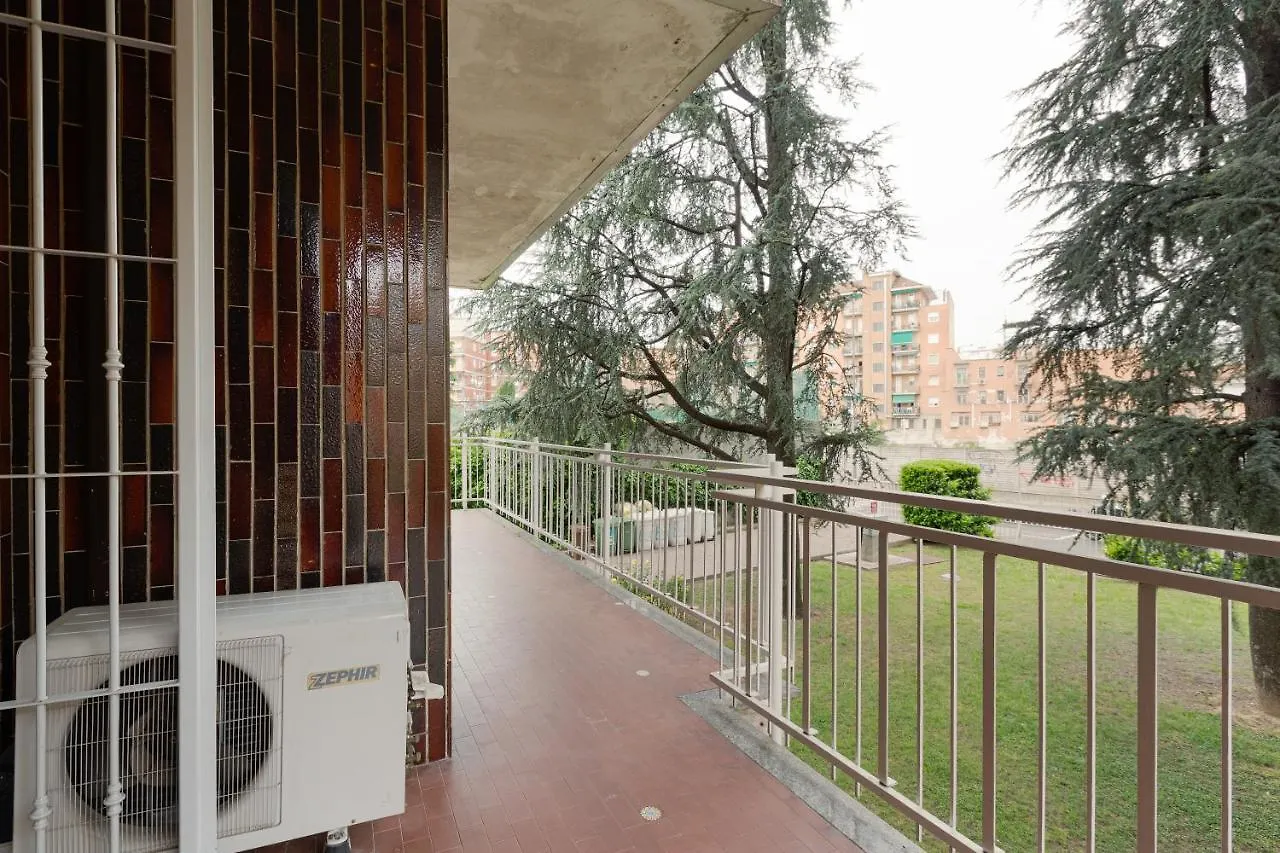 Apt Con Terrazzo A Milano- Greco Pirelli! 0*, Милан Италия