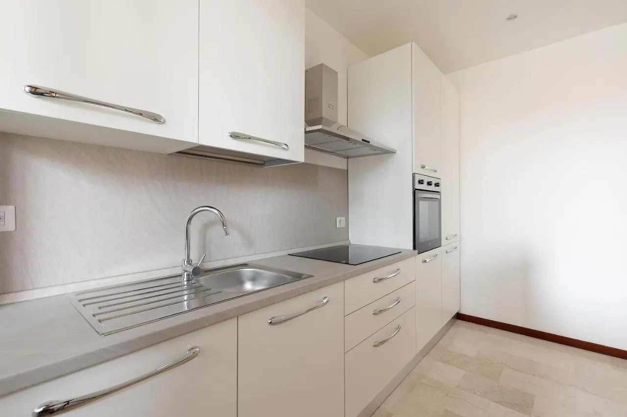 Apt Con Terrazzo A Milano- Greco Pirelli! 0*, Милан