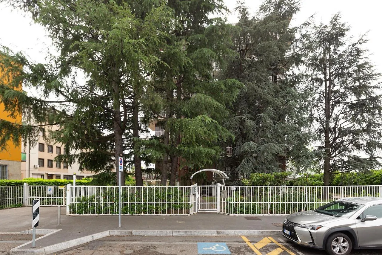 Apt Con Terrazzo A Milano- Greco Pirelli! 0*, Милан